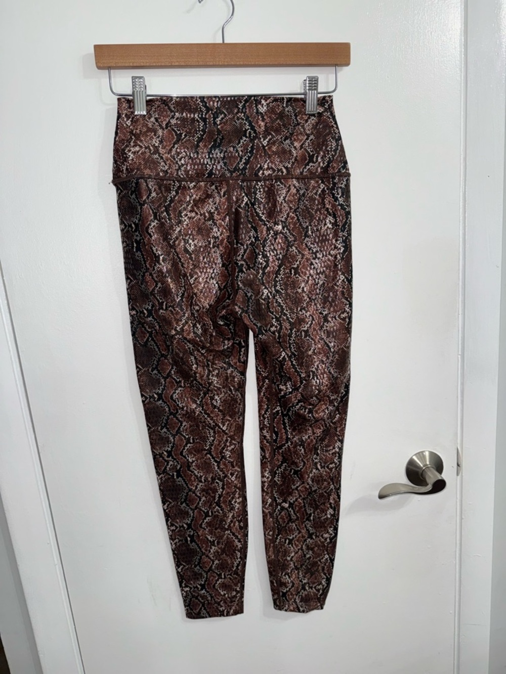 Carbon38 Printed High Rise 7/8 Legging in True Snake Size Medium - Picture 7 of 7